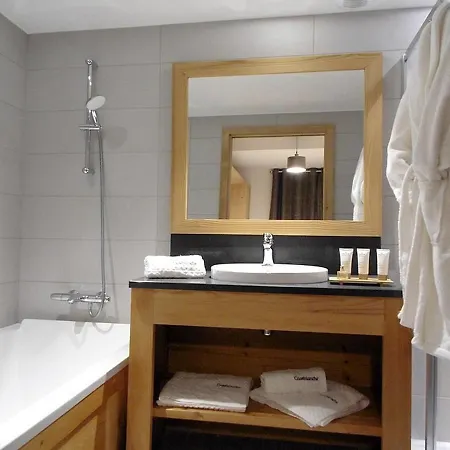 Chalet Skis Aux Pieds Avec Jacuzzi Et Sauna *