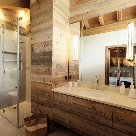 Chalet Chalet Skis Aux Pieds Avec Jacuzzi Et Sauna *