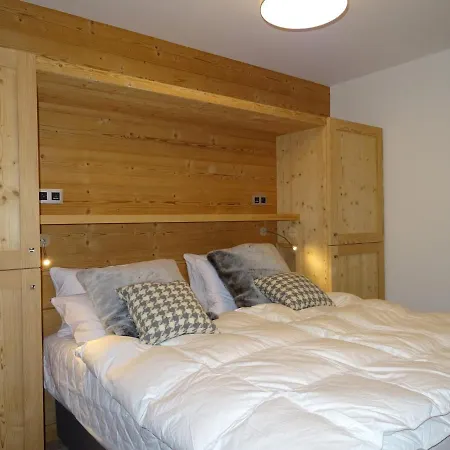 Chalet Skis Aux Pieds Avec Jacuzzi Et Sauna *