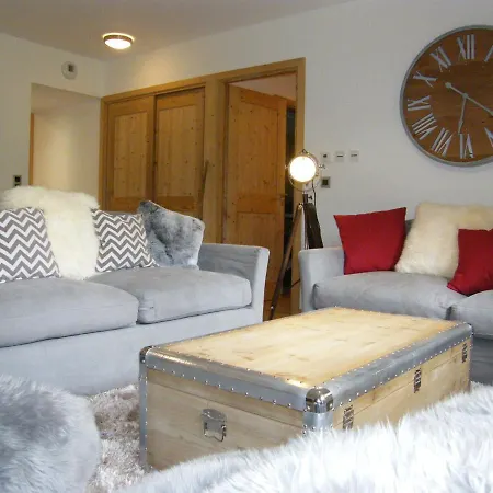 Chalet Chalet Skis Aux Pieds Avec Jacuzzi Et Sauna *
