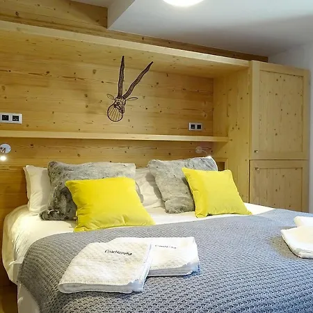 Chalet Chalet Skis Aux Pieds Avec Jacuzzi Et Sauna *